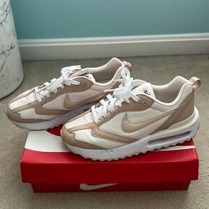 Women’s Air Max Dawn Size 9